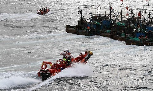 韓國海警出動艦艇飛機(jī)特攻隊抓捕21艘中國漁船