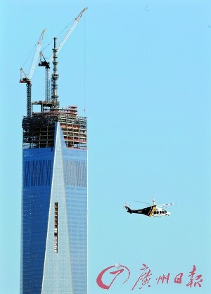 美警用直升機(jī)在空中巡邏。