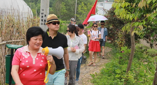 “清新福建”生態(tài)公益活動(dòng)采訪團(tuán)走進(jìn)長(zhǎng)汀縣南坑新村