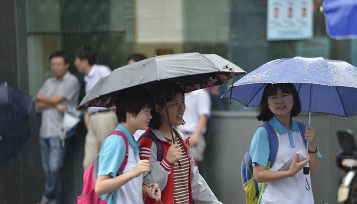 中考6月22日開考 福州考點(diǎn)為考生提供防雨用具等服務(wù)