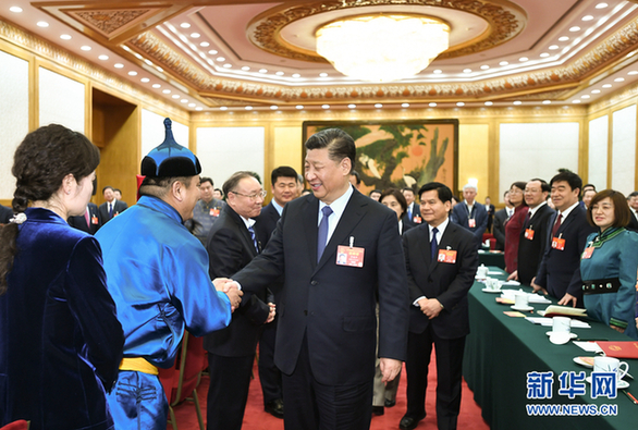 3月5日，中共中央總書記、國家主席、中央軍委主席習(xí)近平參加十三屆全國人大二次會議內(nèi)蒙古代表團的審議。 新華社記者 謝環(huán)馳 攝