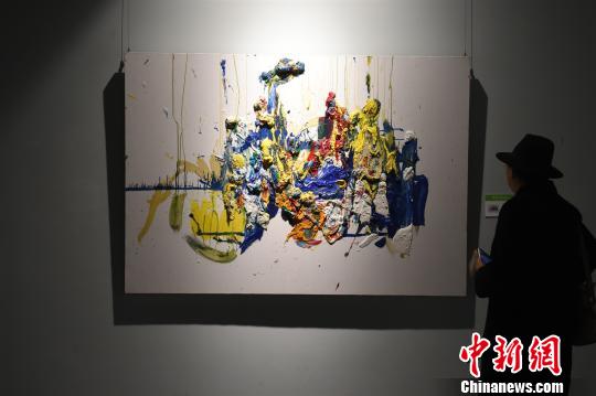 重慶青年畫(huà)家海外游學(xué)后首辦個(gè)展助力中奧藝術(shù)交流