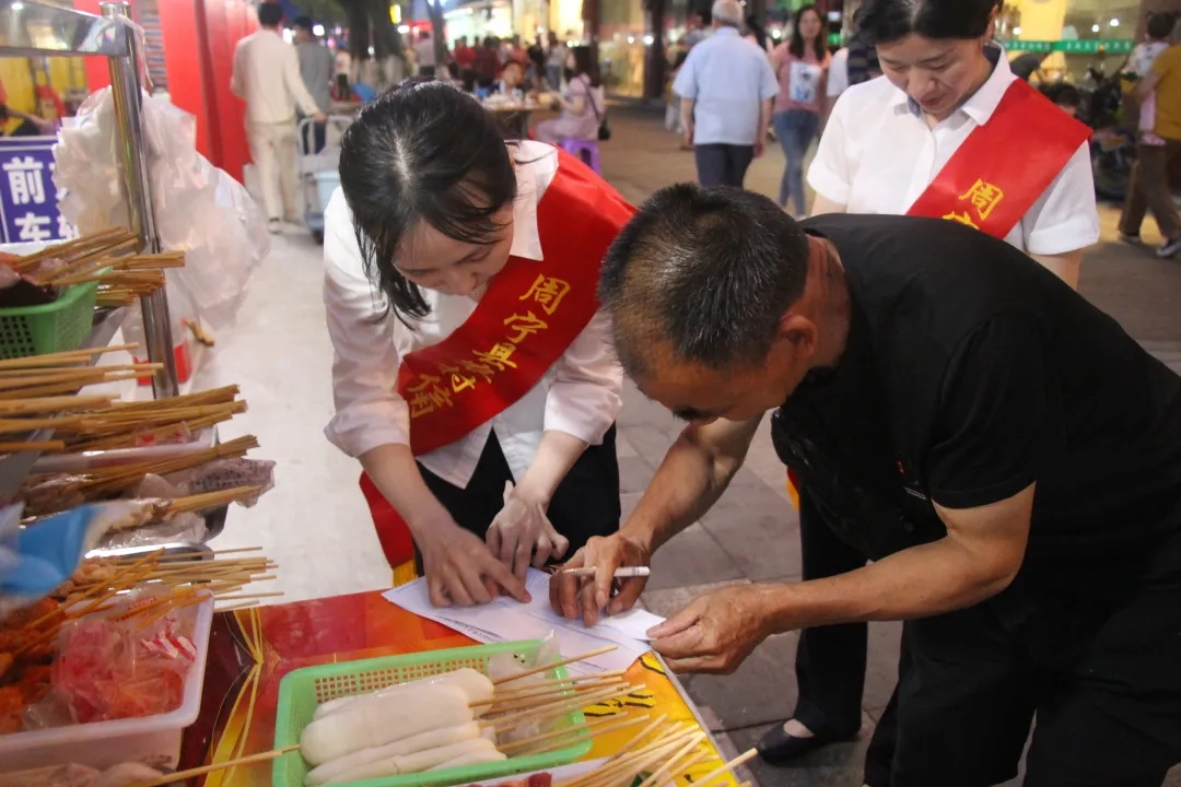 周寧聯(lián)社一對一、點對點為商戶辦理二維碼服務(wù)夜市經(jīng)濟發(fā)展.webp.jpg