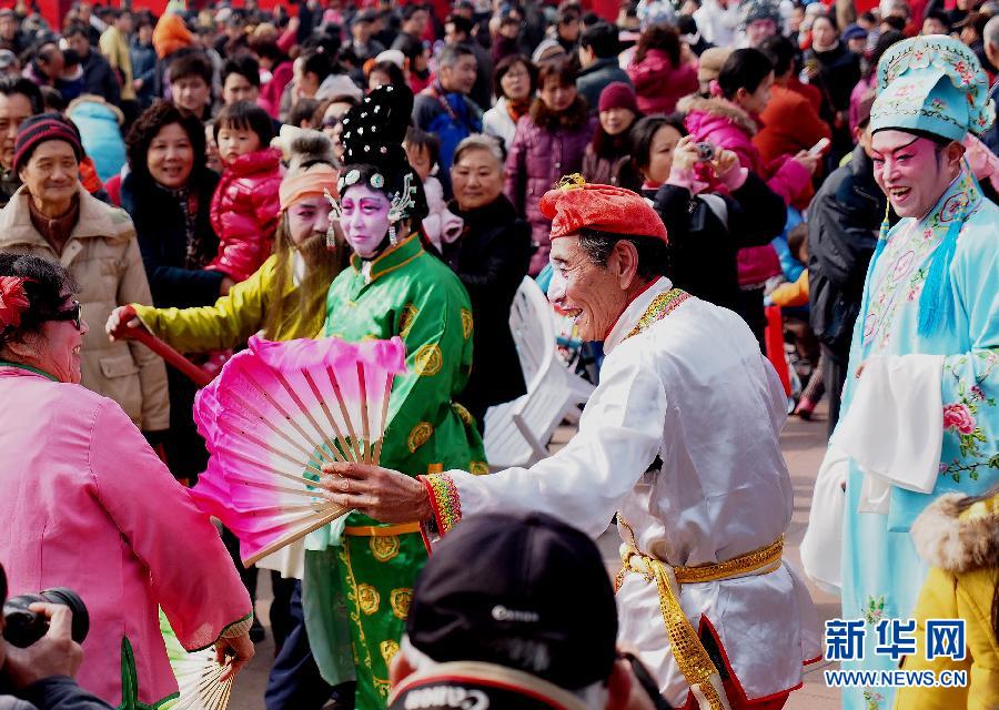 （社會(huì)）（4）社區(qū)鬧元宵 歡樂(lè)鄰里情 