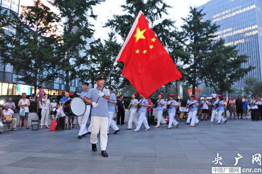 大媽跳廣場(chǎng)舞紀(jì)念“七七事變”