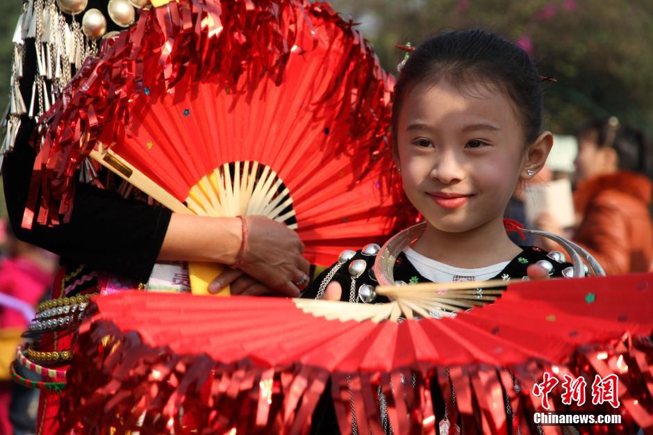 中緬邊境景頗族萬人共慶“目瑙縱歌”