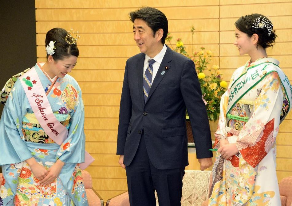 安倍接見日本櫻花女王、綠色女神